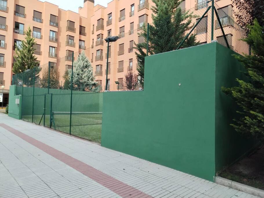 Wanda Ifema Aeropuerto Madrid Jc Apartment Exterior photo
